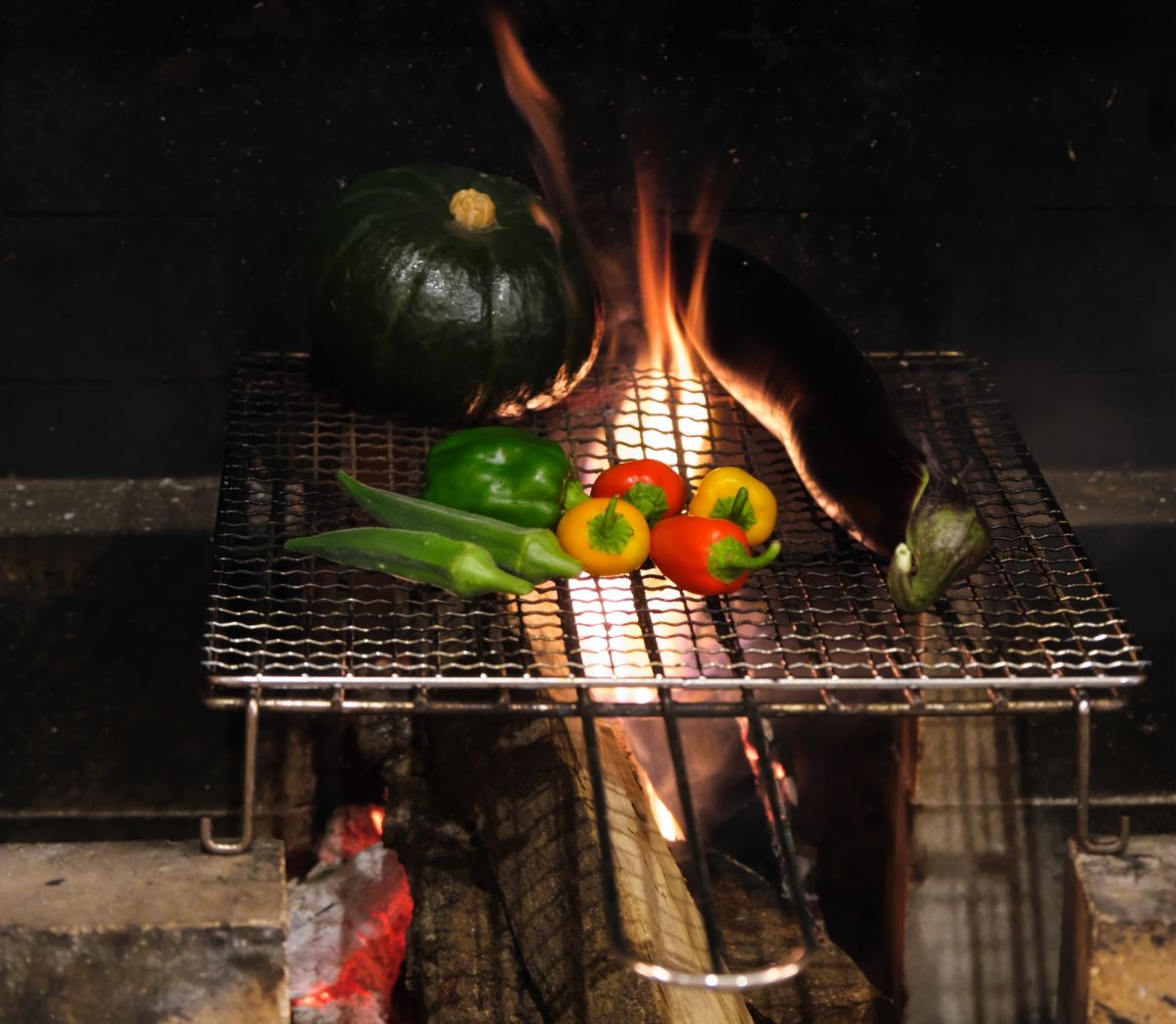 薪窯で豪快に調理