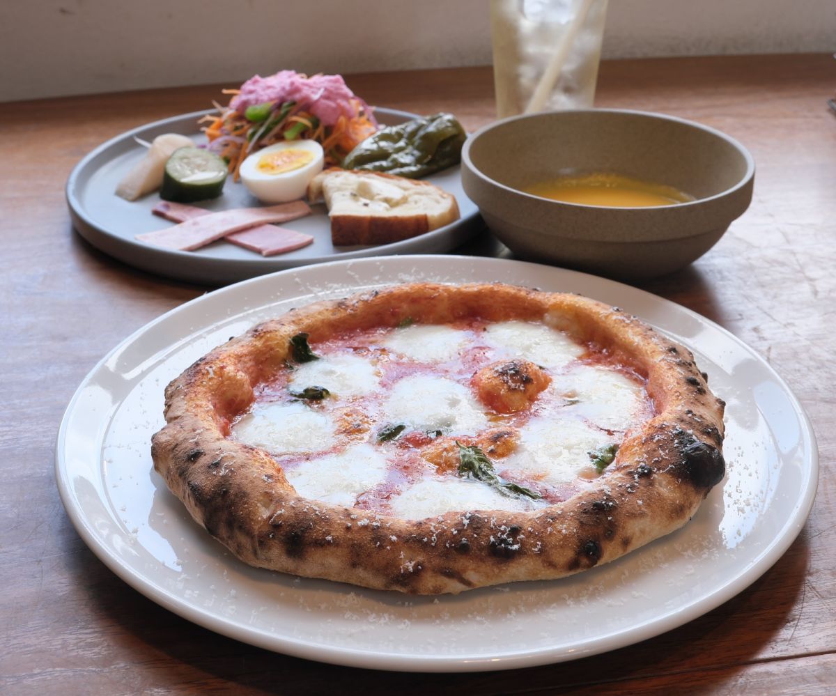 「ダイニング」の水牛モッツァレッラのマルゲリータ