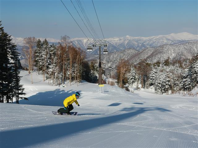 山頂駅からの滑り出しは眺望もよし