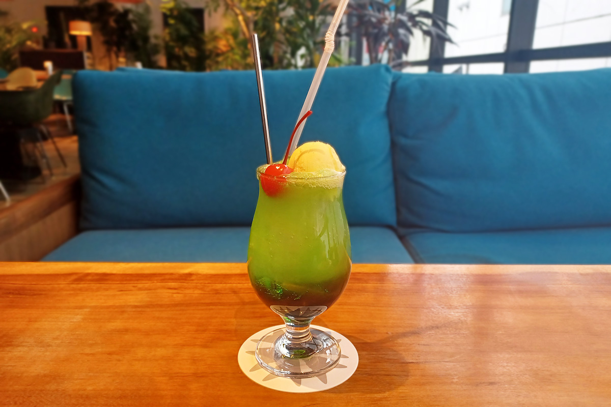 「メロンクリームソーダ(緑)」880円