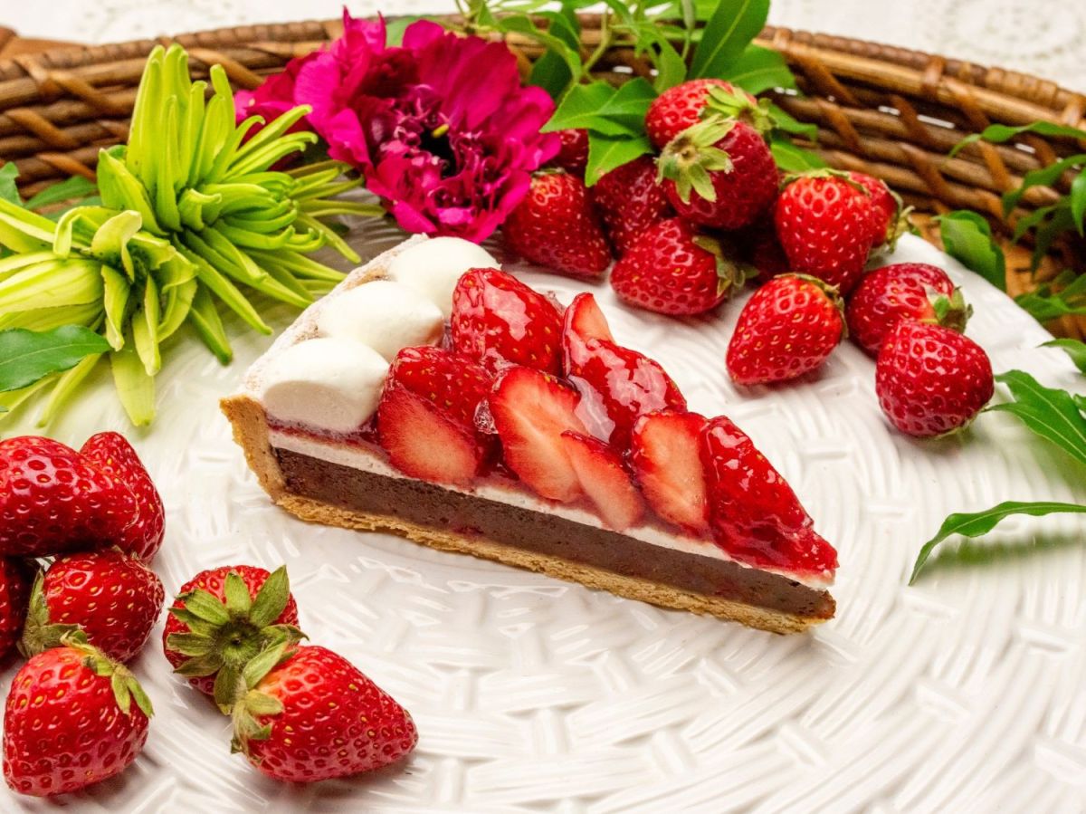 新作「イチゴとテリーヌショコラのタルト」1カット1026円  1ホール（25ｃｍ）1万2312円 / 1ホール（15cm）4968円／キル フェ ボン