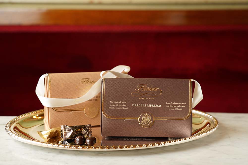 「カプチーノ・ドラジェ」(左)と「アマレット・ドラジェ」(右)各€9