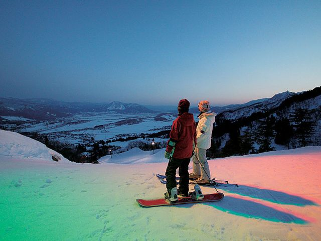 カクテル光線が美しいナイタースキーも好評