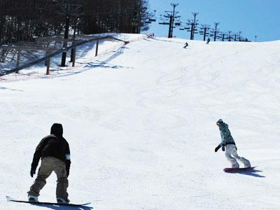幅が広く気分よく滑れるメインゲレンデ