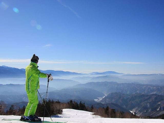 ゲレンデ最上部からの中央アルプスとスカイコース