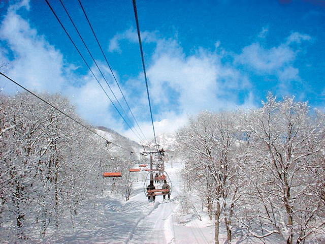 ヨーデル第1トリプルリフトは1300mを超える長いリフト