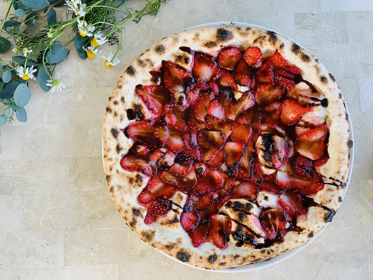 DIVERTENTE「いちごとチョコのピッツァ(レギュラーサイズ)」