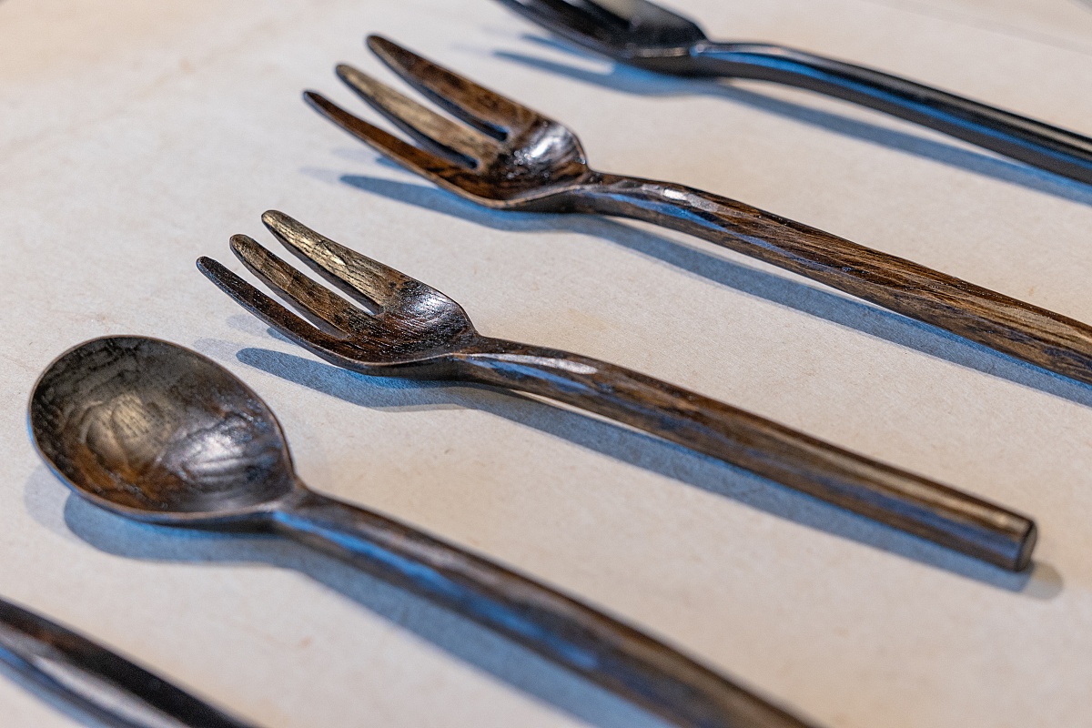 漆のカトラリーは口当たりが良く、人気。