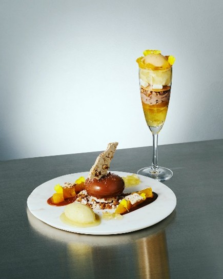 ゲン ササキ ラ・ブティック・ドゥ・ユキノシタ・カマクラ /(左から)「五感で楽しむ柑橘とショコラのデザート」3300円、「柑橘のパフェ」3520 円 ※松屋銀座限定