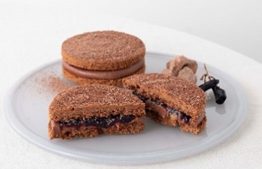 ファミー バイ ミホ サトウ /「焼きたてクッキーガナッシュサンド」866円 ※松屋銀座限定