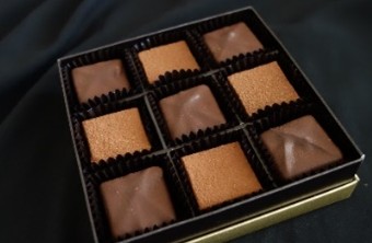 島の四季梱包「瀬戸内ポルボロン <ノワール>」(9個入り)3564円