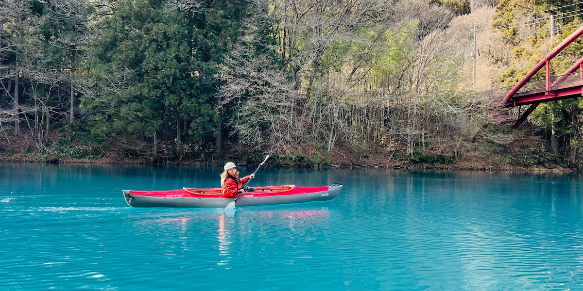 群馬県・四万湖で人生初の冬カヌーを体験【YURIEの週末ソトアソビ15】