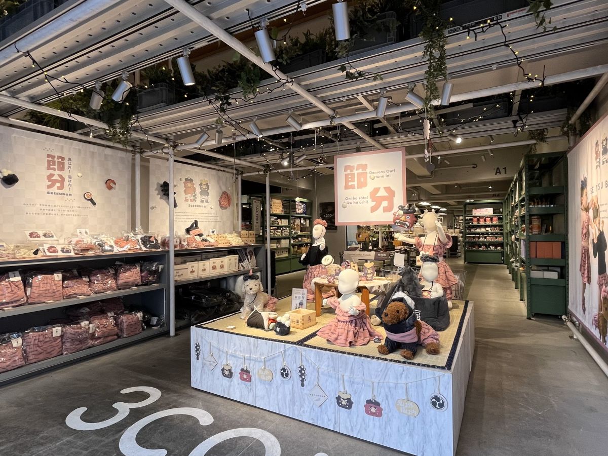 スリーコインズ