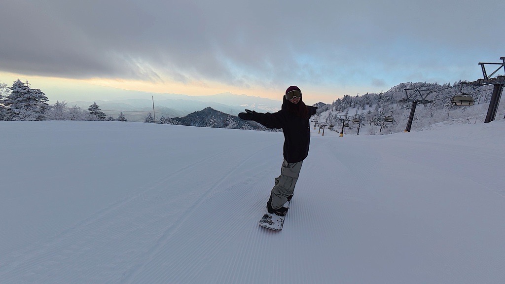 「クリスタルコース」を滑るKonomiさん