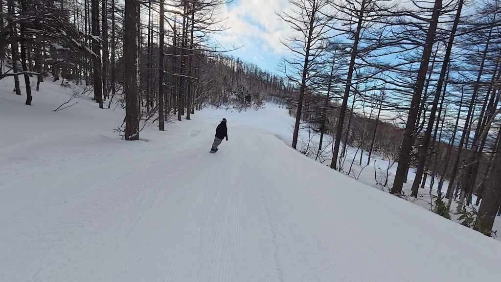「白鳥スカイライン」を滑るKonomiさん