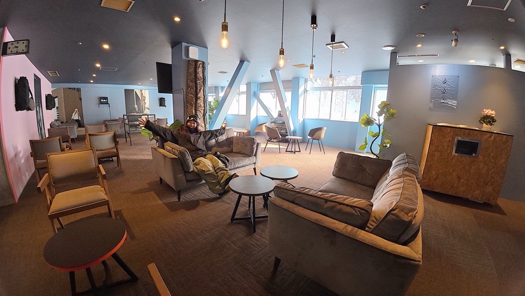 「パウダーラウンジ」の内観