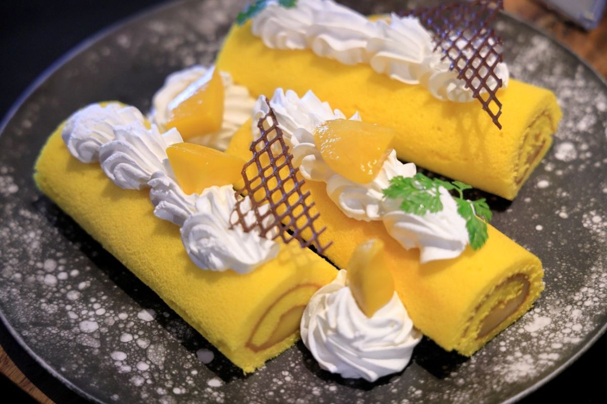 フルーツを使ったロールケーキ