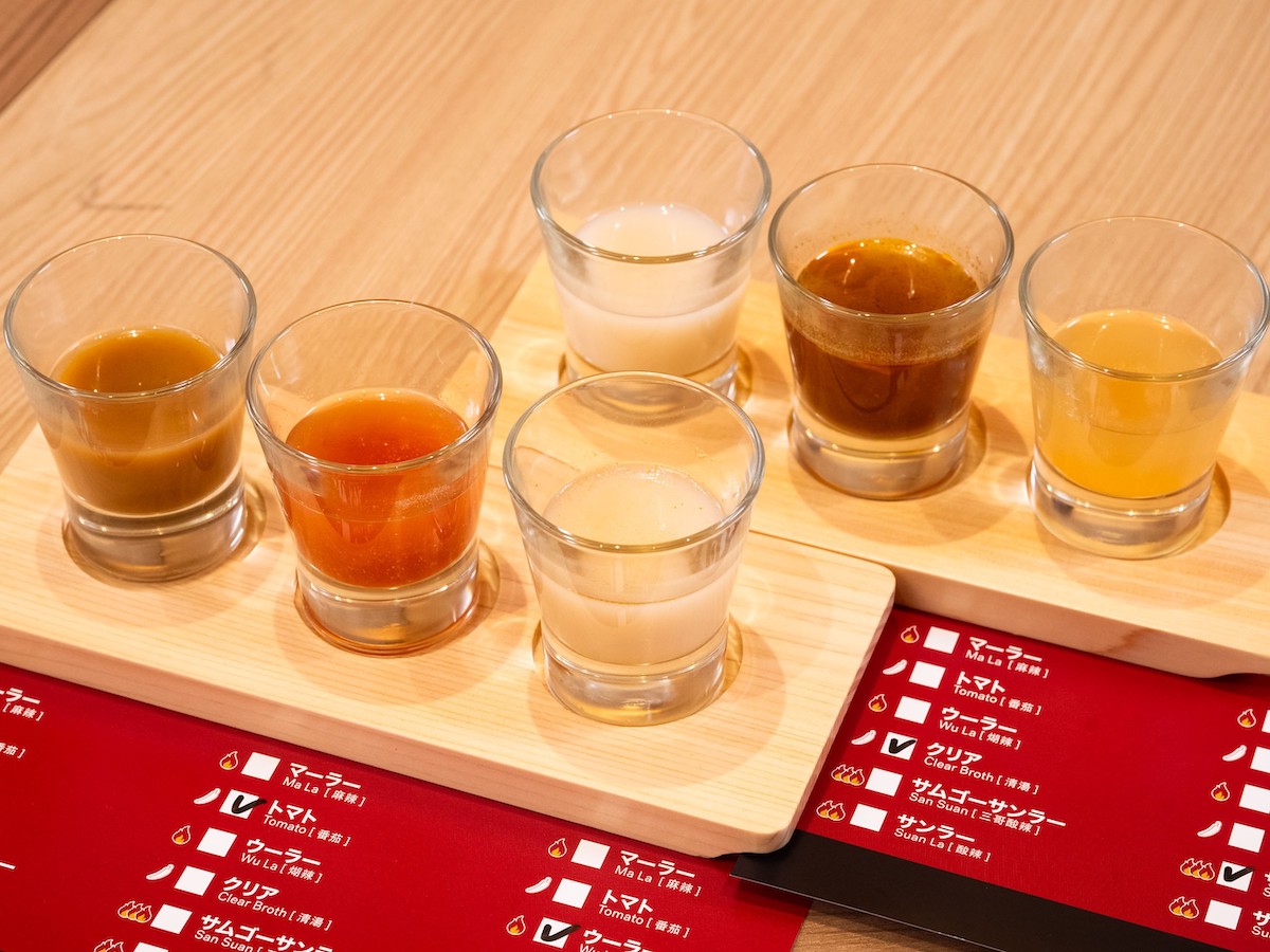 「テイスティングセット」※前列左からマーラー、トマト、ウーラー、後列左からクリア、サムゴーサンラー、サンラー