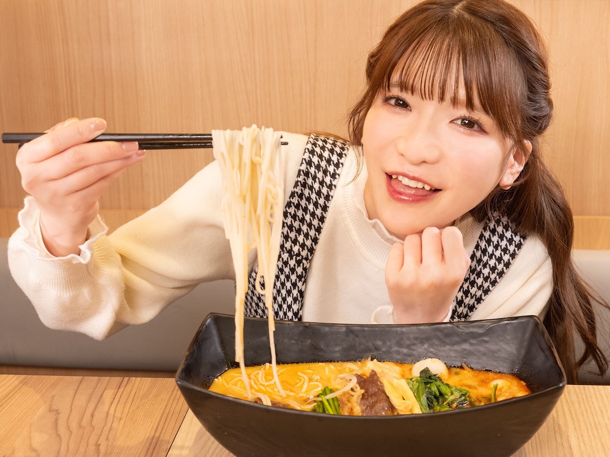 米線にマーラースープをたっぷり絡めていただきましょう！