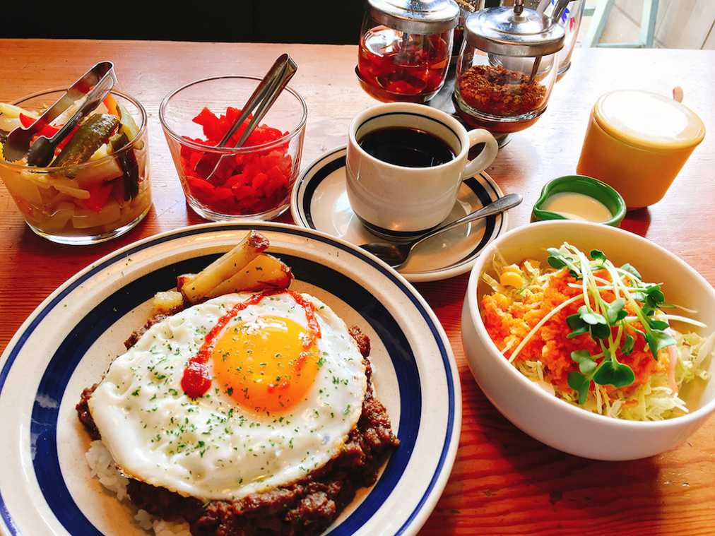 「ドライカレー＜半熟卵 or ゆで卵とサラダ付＞」1100円