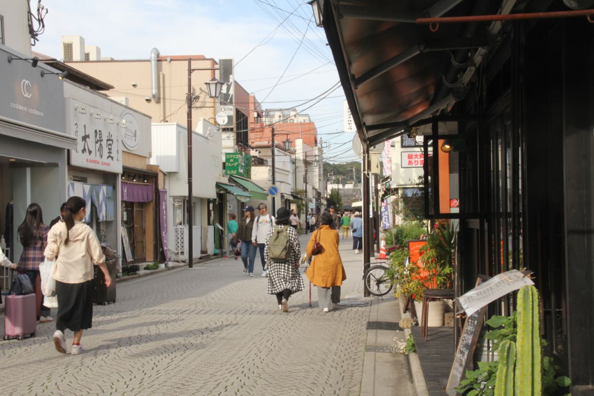 のんびりしたムードの御成通り