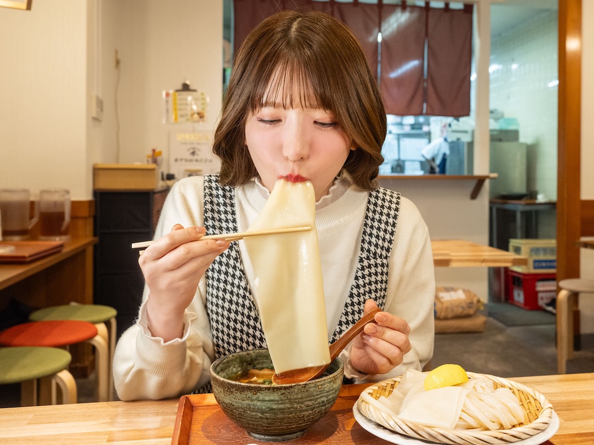 んん……! 弾力がすごくてひと口で吸い上げるのは至難の業