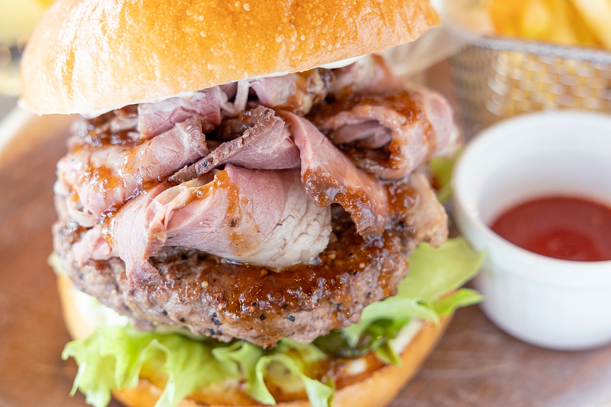 良質なローストビーフもたっぷり！ふわんとトリュフソースが香る