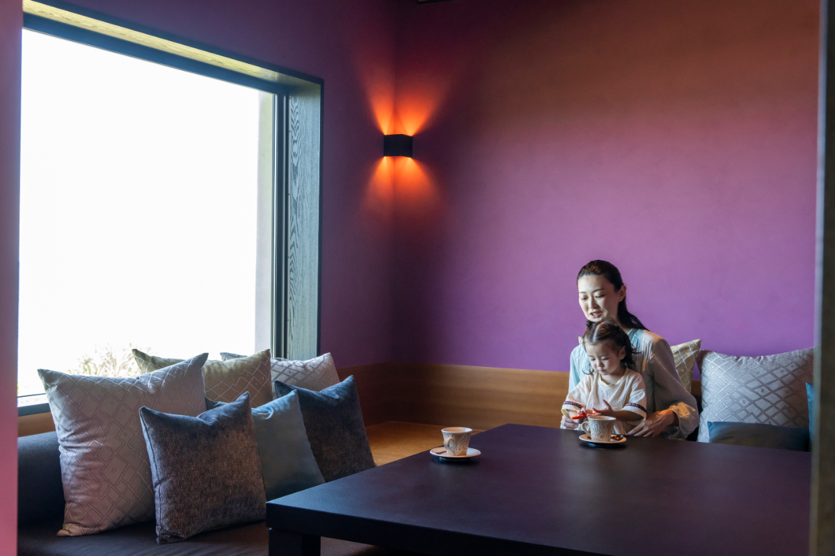 掘りごたつタイプのリビングのある客室、フゥシ