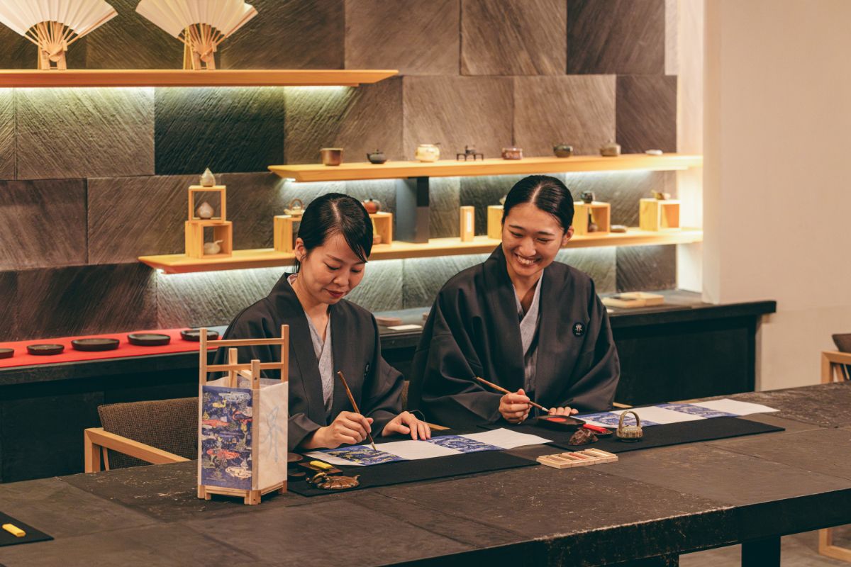 オリジナル行燈の絵付け体験