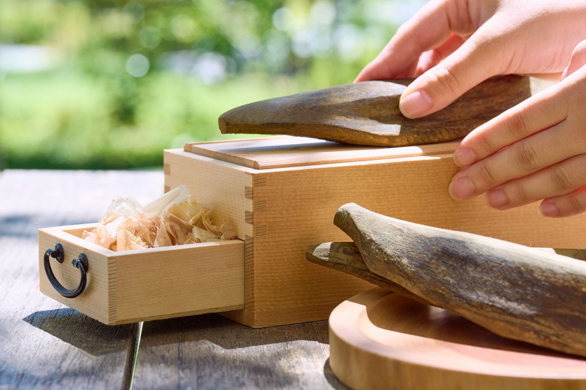 かつお節を削るイメージ