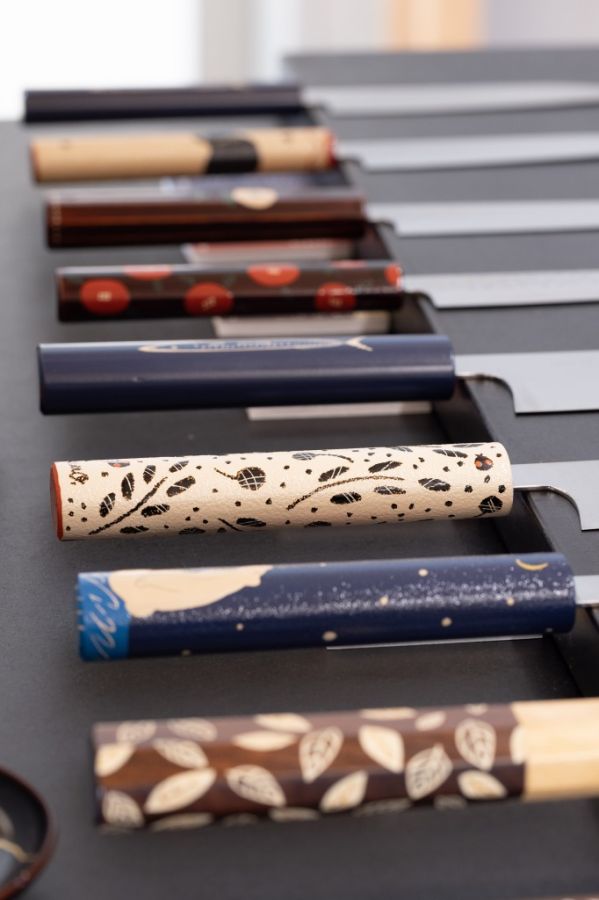 蒔絵を施した柄は、手入れが楽で日常使いしやすいよう工夫を凝らして作られています