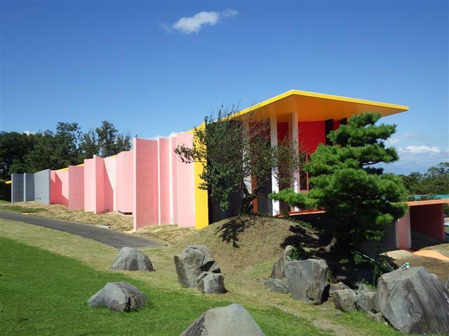 養老天命反転地記念館／（C）1997 Estate of Madeline Gins. Reproduced with permission of the Estate of Madeline Gins.