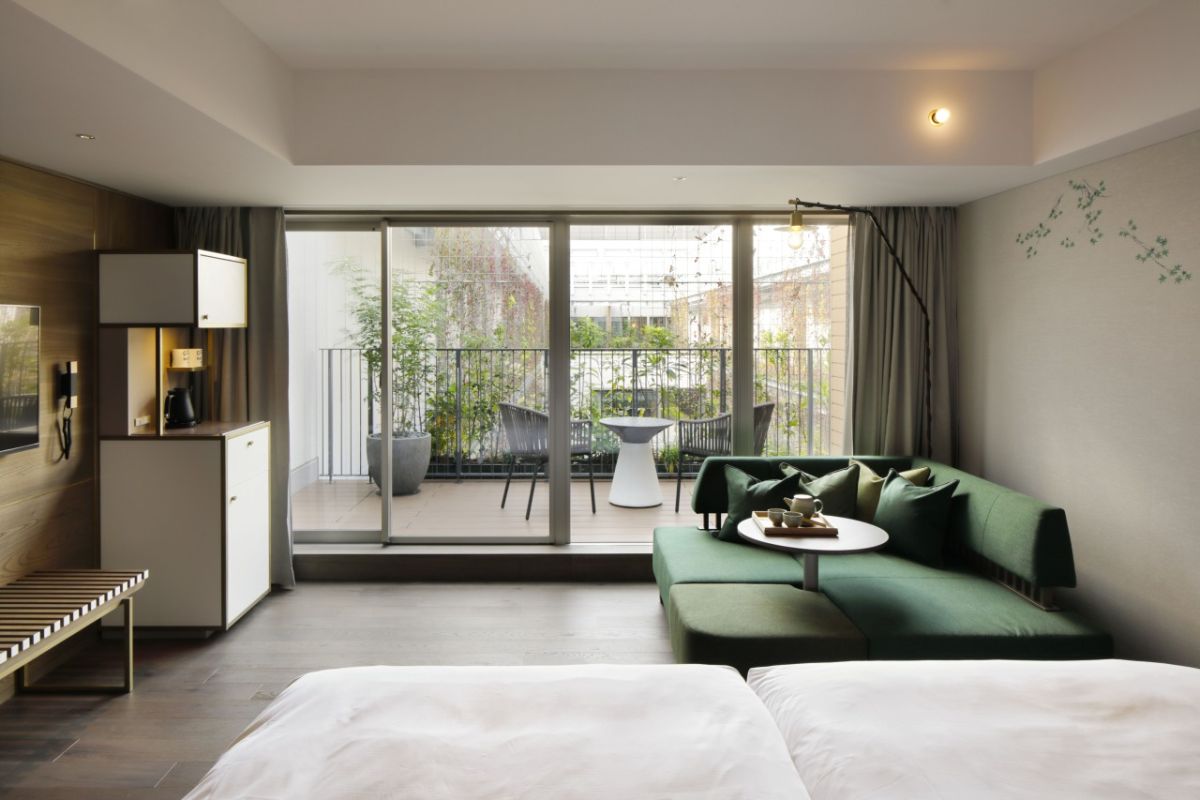 テーブル＆小上がりソファの場合はこんな感じ／©︎GOOD NATURE HOTEL KYOTO