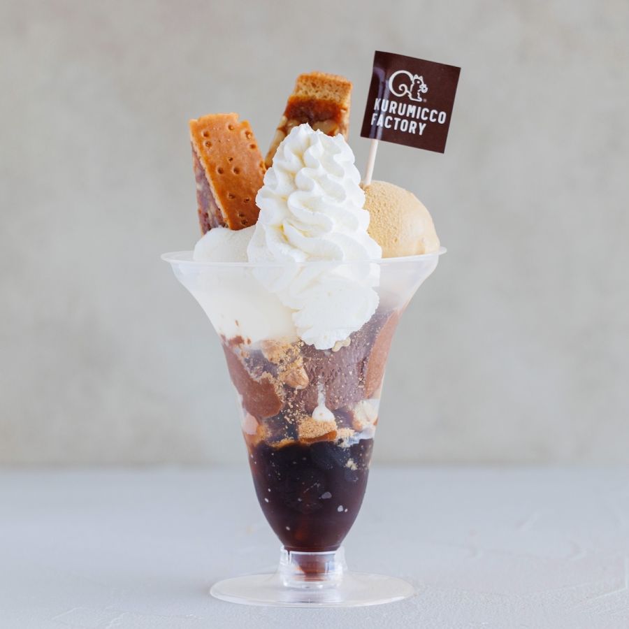 「The Factory’s クルミッ子パフェ」960円（イートイン、テイクアウトともに）