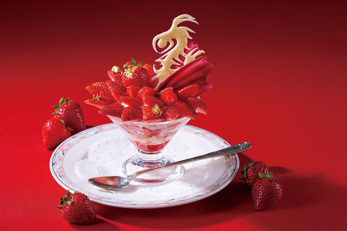 「ドラゴンパフェ 苺」2500円（税・サービス料込）