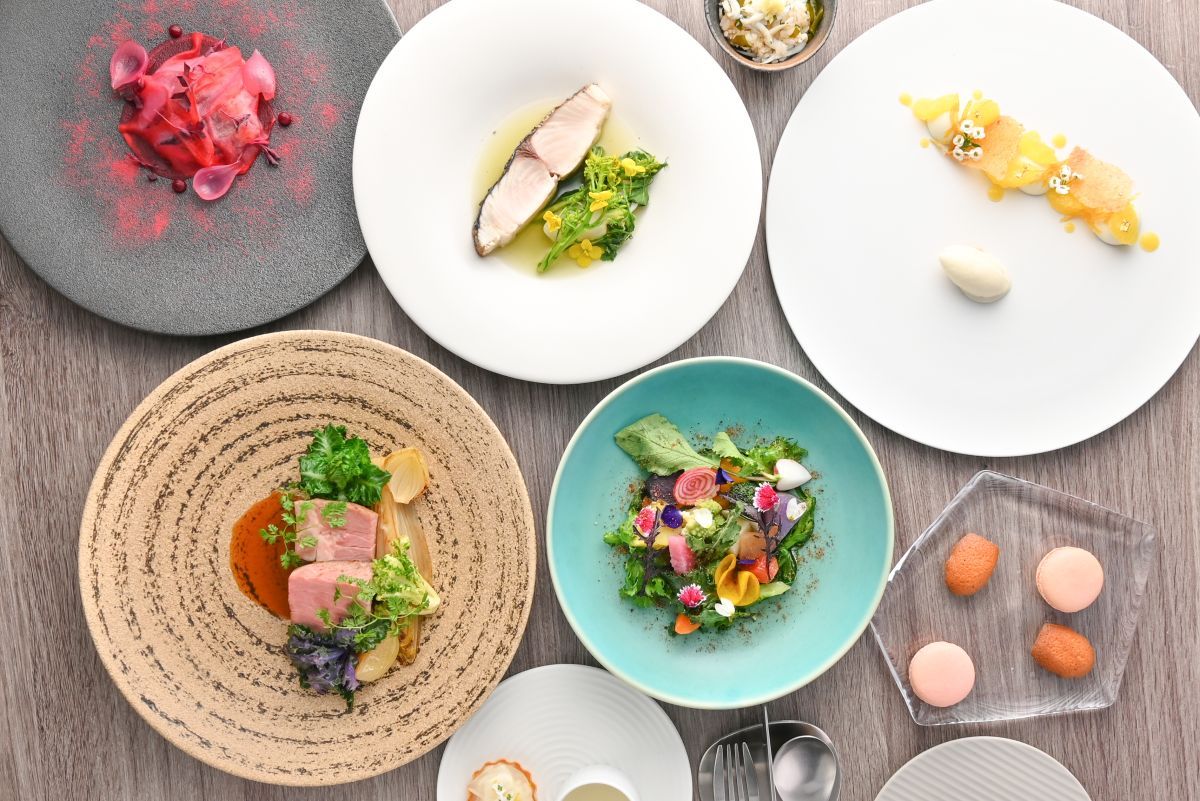 Dinner courseイメージ／「季節のアミューズ」「鎌倉野菜と旬の魚介を使った前菜」「メイン料理」「旬の果物を使った一皿」など提供食材内容は季節や仕入れにより変わります