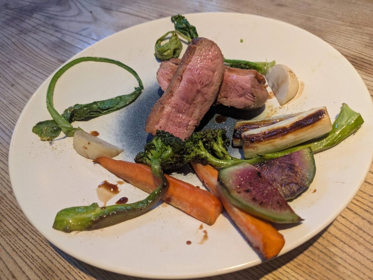 「鴨のロースト」前菜の盛り合わせ付き 3300円