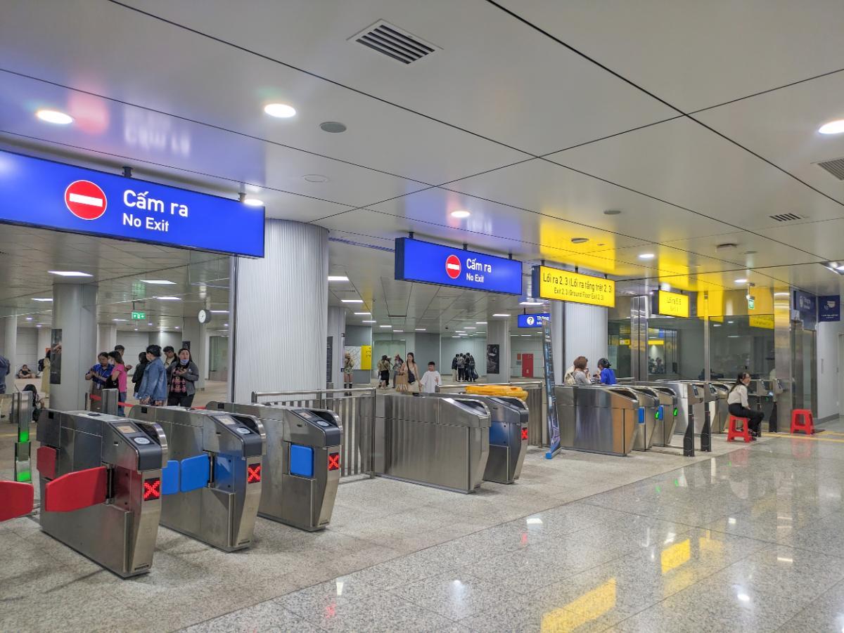 改札のシステムは日本とほとんど同じ