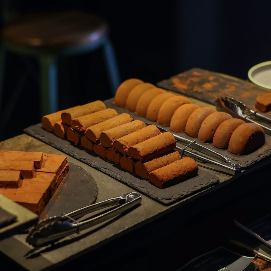 生チョコレートがずらりと並ぶコーナー。シンプルなものから変わり種までさまざま