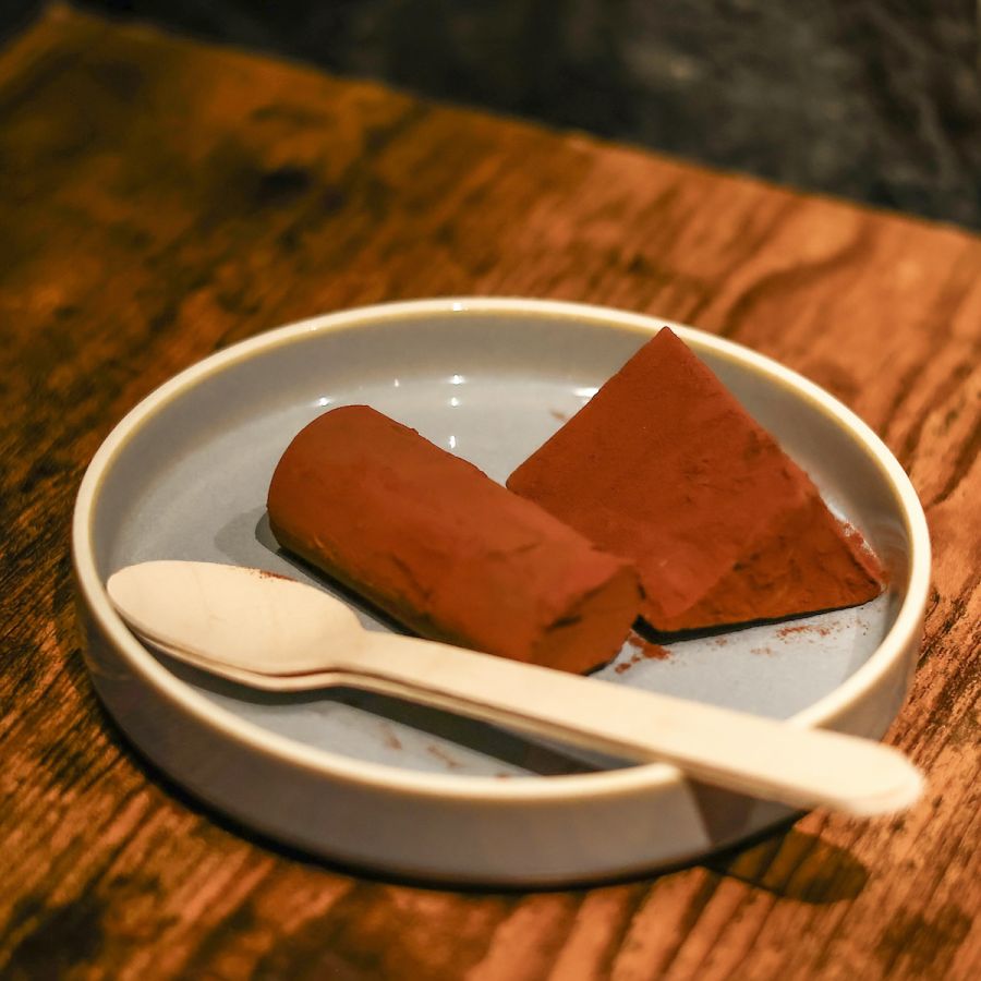 左「CHILLI＆HONEY」460円、右「ORANGE＆CARDAMON」460円。ほどよいサイズ感なので食べ比べも◎