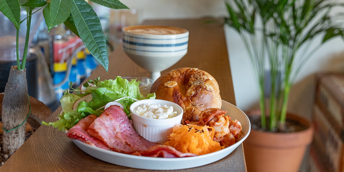 沖縄の朝は「Margiche Coffee×Bagel」のもちもちベーグルから