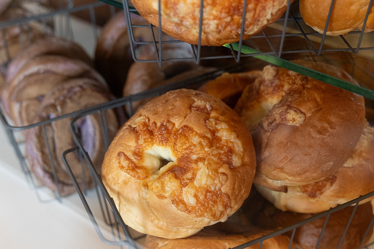 チーズの香りがしっかりと香るチーズベーグル480円（単品）