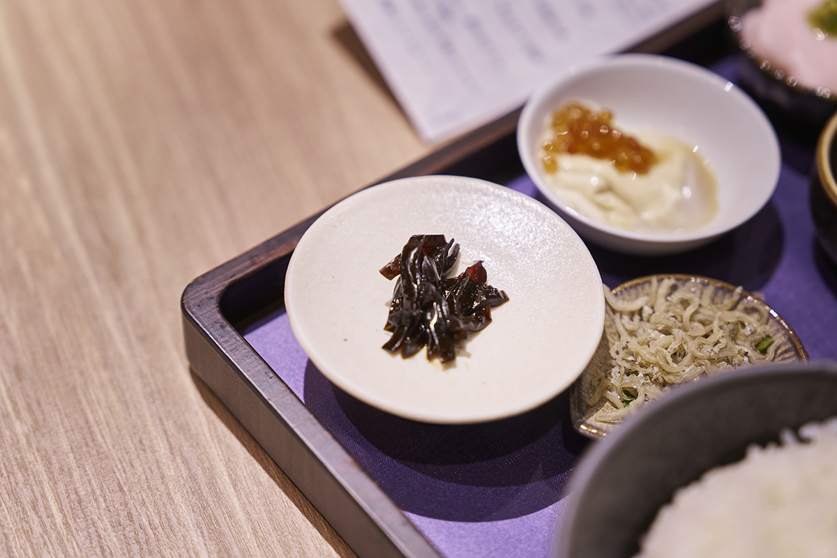 「鎌倉とも乃」の「茎わかめの佃煮」