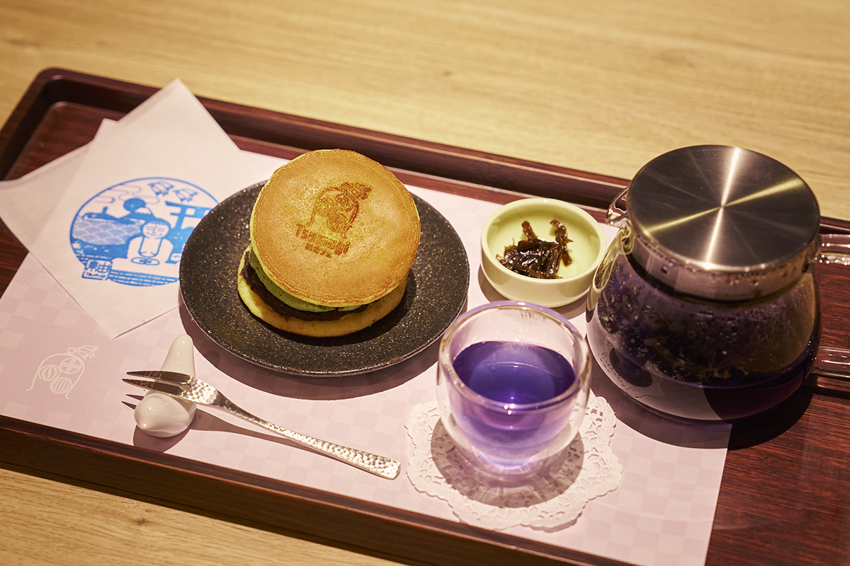 「濃抹茶・生どら焼きと鎌倉ブレンドティー」1430円