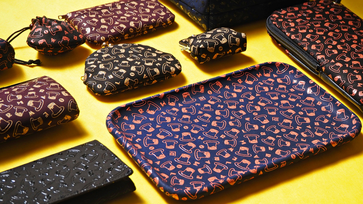 「マーロウ」×「印傳」のコラボ商品。カードトレイ2万3100円、がま口小銭入4290円、カード入れ8250円など