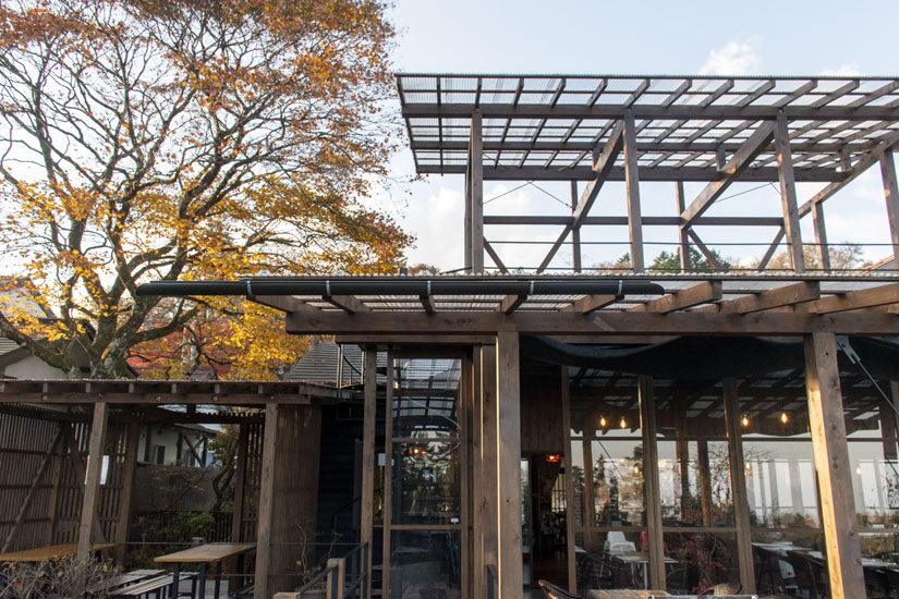 2階にも展望台を新設。力餅を待つ間、峠からの絶景を楽しもう