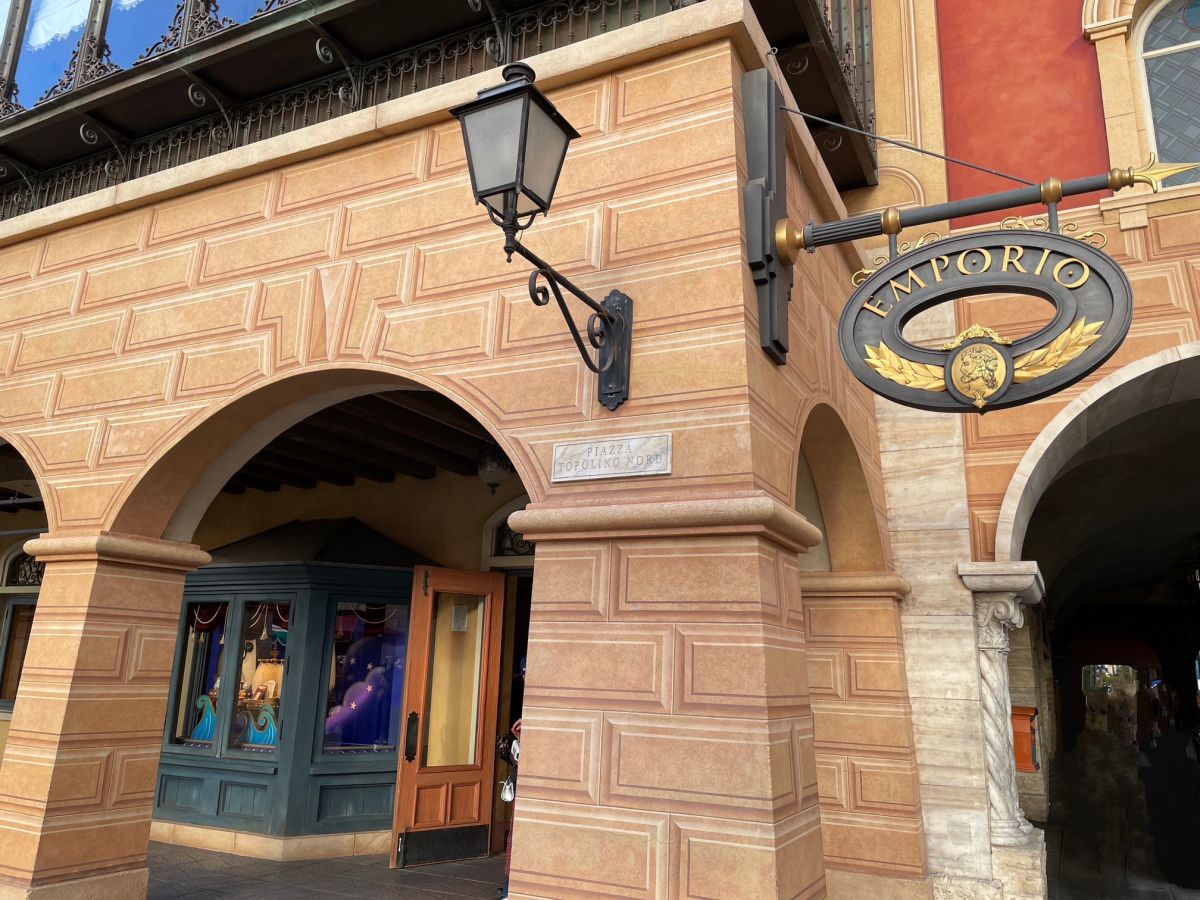 パーク内最大のショップ「エンポーリオ」も新商品が発売される際にスタンバイパスが必要になることも