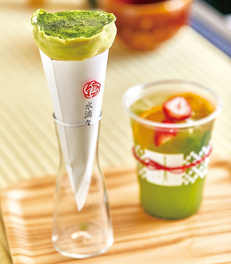 「八女茶＋オレンジ＋ディル」 750円（※いちごは限定サービス）/「抹茶ティラミスクレープ」 700円