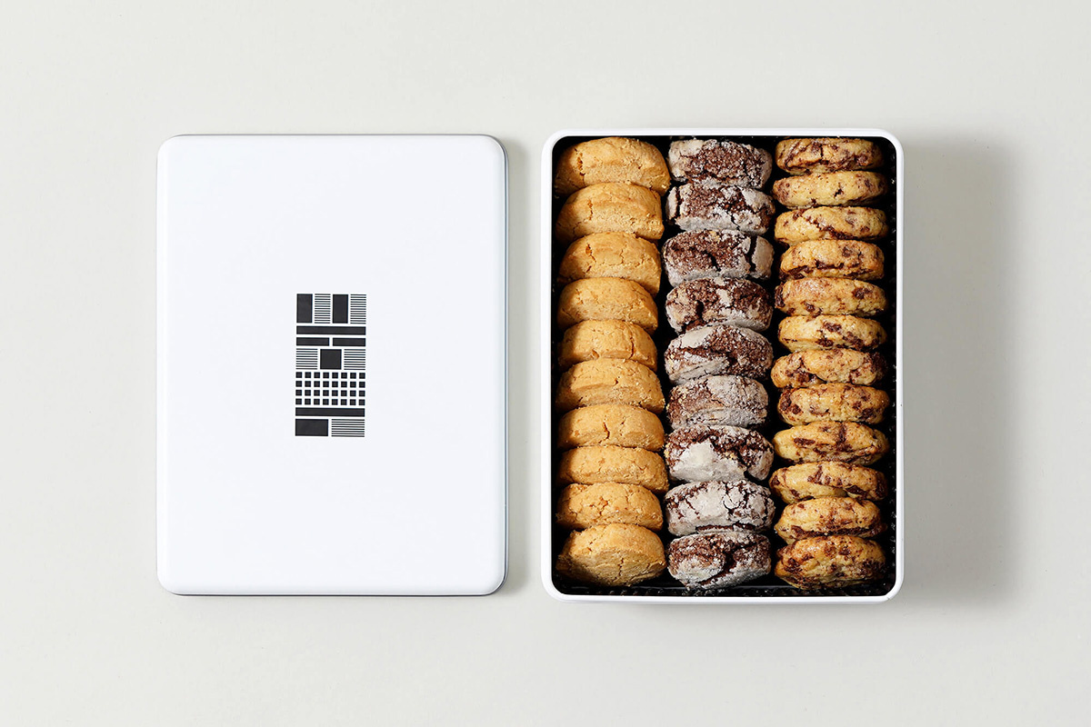 2024年11月のお届け商品「3種のチョコレートクッキー缶」