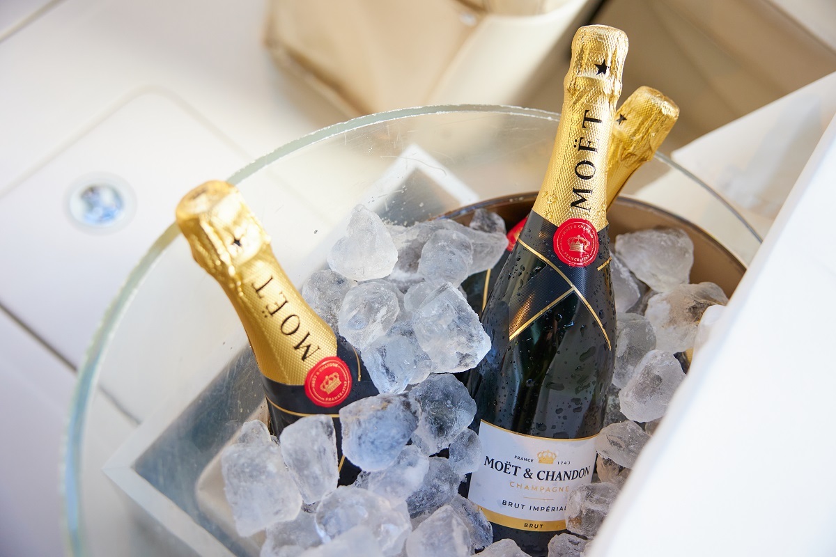 写真は「シャンパンクルーズ」に用意されているモエ・エ・シャンドン